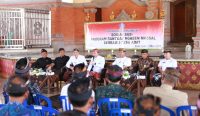 Bupati Klungkung, I Made Satria didampingi Wakil Bupati Klungkung, Tjokorda Gde Surya Putra memimpin Sosialisasi Program Bantuan Ngaben Massal Berbasis Desa Adat di Balai Budaya Ida Dewa Agung Istri Kania, Semarapura, Kamis (12/3).