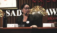 Ketua Forum PUSPA Provinsi Bali, Seniasih Giri Prasta, saat kegiatan Sosialisasi Penguatan Kabupaten/Kota Layak Anak yang digelar di Kabupaten Tabanan, Kamis (26/3/2026). Foto: dok/Pemprov Bali.