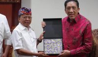 Gubernur Bali Wayan Koster menerima audiensi Sekretaris Jenderal Kementerian Kebudayaan RI Bambang Wibawarta di Kantor Gubernur Bali, Denpasar, Senin (16/3/2026)