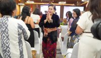 Ketua TP PKK Provinsi Bali Ni Putu Putri Suastini Koster menghadiri peringatan Hari Perempuan Internasional 2026 di Sanur, Denpasar, Rabu (12/3)