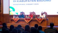 Rapat Koordinasi (Rakor) Percepatan Penanganan Sampah bersama perbekel, lurah, dan bendesa adat se-Kabupaten Badung di Ruang Kertha Gosana, Puspem Badung, Jumat (6/3/2026). Foto: dok/Pemprov Bali.