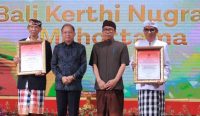 Gubernur Bali Wayan Koster resmi menutup pelaksanaan Bulan Bahasa Bali (BBB) VIII di Gedung Ksirarnawa Taman Budaya Provinsi Bali, Sabtu (28/03/2026). Foto: dok/Pemprov Bali.