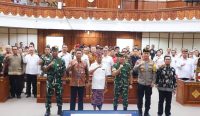 Gubernur Bali Wayan Koster membuka Rapat Koordinasi Penanganan Konflik Sosial di Wiswa Sabha Utama, Kantor Gubernur Bali, Denpasar, Senin (16/3/2026)