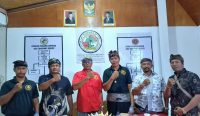 Foto: Ketua Umum Bali Transport Bersatu (BTB), I Nyoman Suwendra bersama jajarannya. Sumber: Yulius N/wacanabali.com