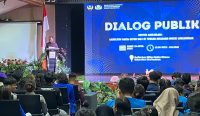 Foto: BEM Universitas Warmadewa gelar dialog publik dengan narasumber utama, Gubernur Bali Wayan Koster. Sumber: Yulius N/wacanabali.com