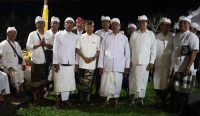 Gubernur Bali Wayan Koster saat menghadiri Puncak Karya Pujawali di Pura Luhur Batulumbung, Tabanan.