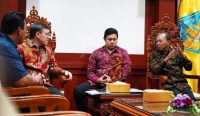 Gubernur Bali Wayan Koster menerima kunjungan Dubes Turki untuk Indonesia Talip Küçükcan di Kantor Gubernur Bali, Denpasar, Rabu (22/4)