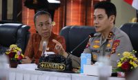 Foto: Kapolda Bali, Irjen Pol Daniel Adityajaya bersama Anggota DPR RI Bali, Ni Luh Djelantik diskusi terkait WNA yang berulah di Bali. Sumber: Ist.