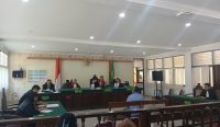 Foto: sidang perkara penipuan yang menjerat pengacara Togar Situmorang dengan agenda putusan. Sumber: Yulius N/wacanabali.com