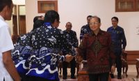 Gubernur Bali I Wayan Koster saat menerima audiensi DPD ASITA Bali di Jayasabha