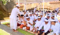 Foto: Pelaksanaan persembahyangan Hari Suci Saraswati di Pura Jagatnata, Denpasar, Sabtu (4/4/26). Sumber: Ist.