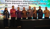 Foto: Bupati Klungkung, I Made Satria, saat menghadiri Rapat Koordinasi dan Komitmen Bersama Percepatan Penyusunan RDTR Region I yang digelar di Hotel Grand Sahid Jaya, Jakarta Pusat, Selasa (29/9). Sumber: ist