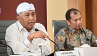 Foto: Ketua KPU Bali, I Dewa Agung Gede Lidartawan didampingi Anggota Komisioner KPU Bali, I Gede John Darmawan. Sumber: Ist.