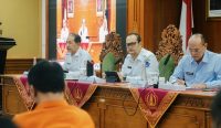 Foto: Wabup Bagus Alit Sucipta saat memimpin Rakor Penanggulangan Kemiskinan Tahun 2026 di Ruang Rapat Kriya Gosana, Puspem Badung, Rabu (30/9). Sumber: ist