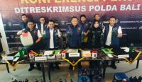Foto: Dirreskrimum Polda Bali konferensi pers terkait 21 orang yang ditangkap karena penyalahgunaan BBM Subsidi. Sumber: Ist.