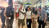 Foto: WNA yang dideportasi Imigrasi Ngurah karena melakukan pelanggaran Keimigrasian saat berada di Bali. Sumber: Ist.