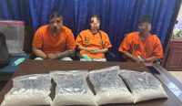 Foto: Dua WNA Chile dan satu WNI yang diamankan aparat karena berusaha menyelundupkan 4,5 Kg Kokain. Sumber: Ist.