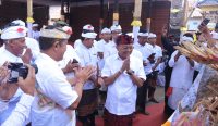 Foto: Gubernur Bali Wayan Koster menyampaikan perkembangan penanganan distribusi BBM di Bali dan mengimbau masyarakat agar membeli bahan bakar sesuai kebutuhan, Sabtu (17/10/2026). Sumber: ist