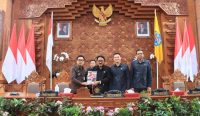 Foto: Pelaksanaan Rapat Paripurna ke-24 Masa Persidangan III Tahun 2026, Senin (19/10), di Gedung DPRD Kota Denpasar yang dibuka Ketua DPRD I Gusti Ngurah Gede dan dihadiri Wakil Wali Kota Denpasar I Kadek Agus Arya Wibawa. Sumber: ist