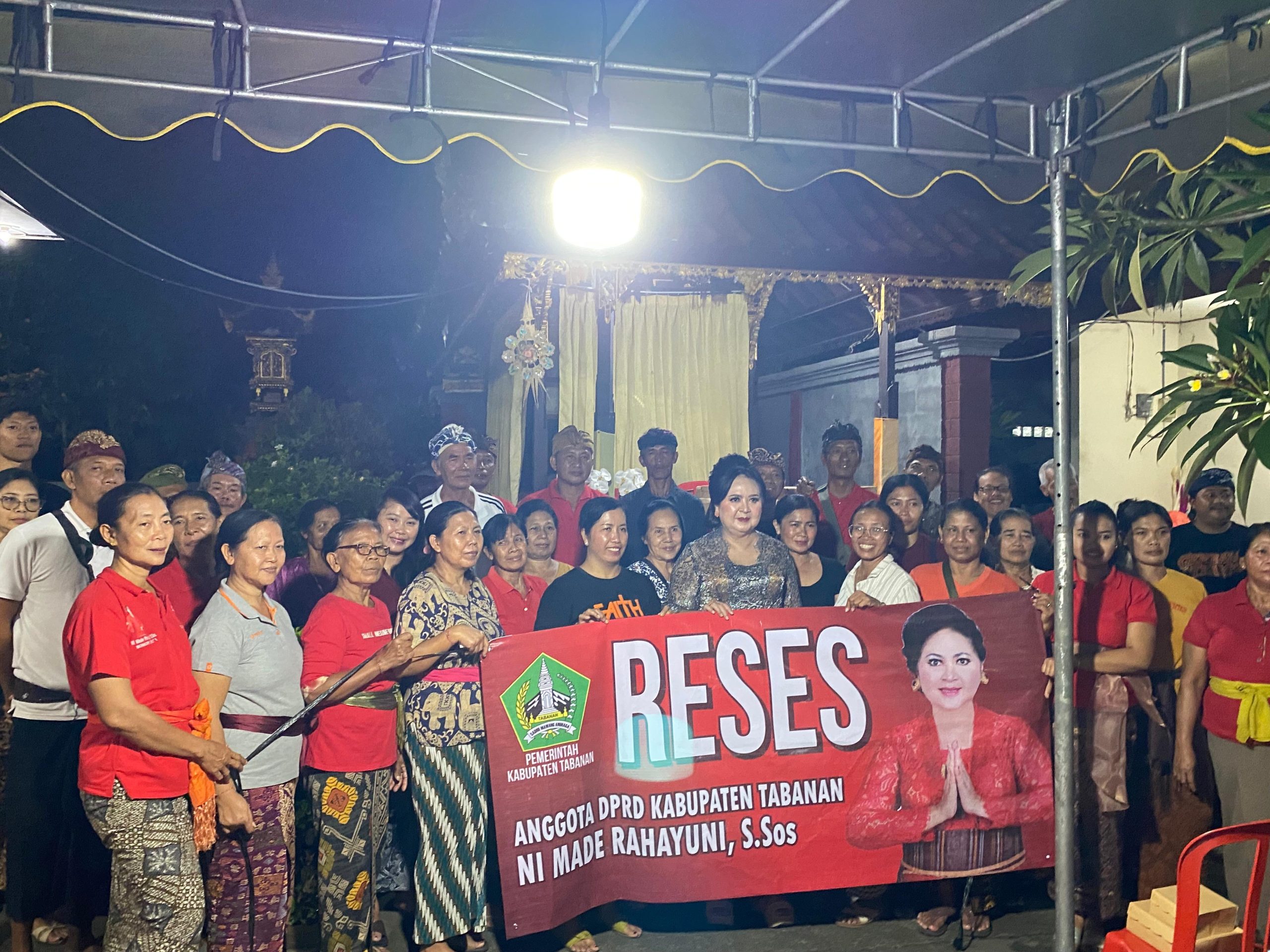 Anggota Komisi IV DPRD Tabanan Ni Made Rahayuni saat menggelar reses di Banjar Bongan Pala, Desa Bongan, Kecamatan Tabanan, Kamis (29/10/2026).